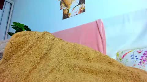 00ingrid00 online show from June 15, 2026, 5:37 pm