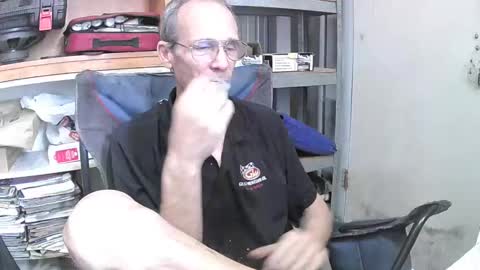 Snapshot of 04oldskool chatting on December 4, 2024, 9:13 pm 04oldskool online show from December 4, 2024, 9:13 pm