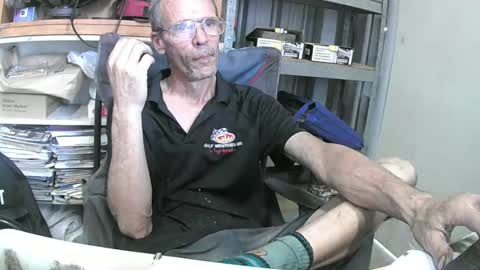 Snapshot of 04oldskool chatting on December 9, 2024, 6:01 am 04oldskool online show from December 9, 2024, 6:01 am