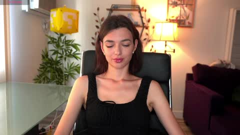 Olivia online show from May 2, 2026, 12:48 am