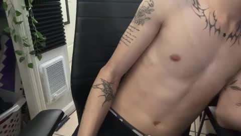 Snapshot of 10incock18 chatting on February 26, 2026, 11:37 pm 10incock18 online show from February 26, 2026, 11:37 pm