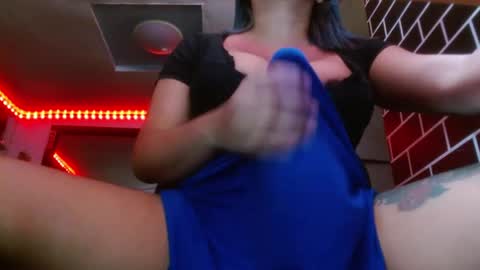  i am trixie im Your Selfsucking Mistress  online show from December 4, 2024, 2:20 am