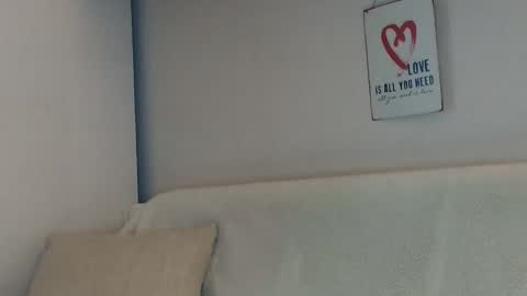 12ennie online show from September 22, 2025, 6:04 am