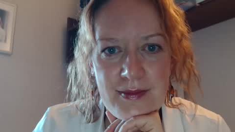 12ennie online show from October 3, 2025, 6:21 am