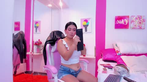 Snapshot of 15_scarlette chatting on February 1, 2025, 3:41 am Scarlette  online show from February 1, 2025, 3:41 am