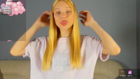 Kira online show from October 9, 2025, 9:02 pm