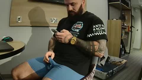 19andre90 online show from November 16, 2025, 7:41 pm