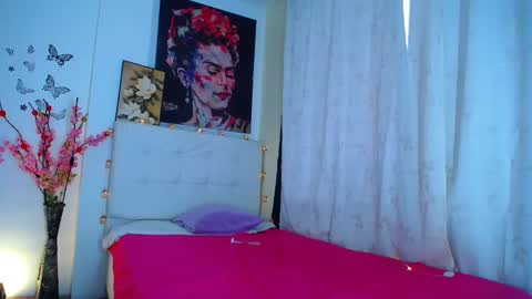 Snapshot of 19vanee chatting on February 9, 2025, 4:18 pm stef read my description online show from February 9, 2025, 4:18 pm