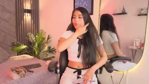 anya online show from November 1, 2025, 7:16 pm