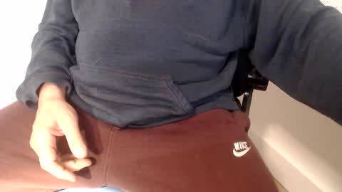 i erupt if you suck ur nipples 4 me and look at the camera while watching me online show from February 14, 2026, 10:34 am