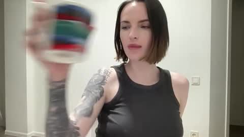 DOVE online show from November 22, 2025, 9:03 pm