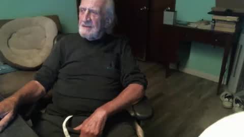 1handyanddee online show from November 14, 2025, 2:43 am