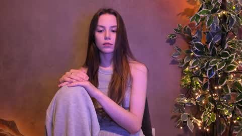 Lily 3 online show from September 19, 2025, 3:34 pm