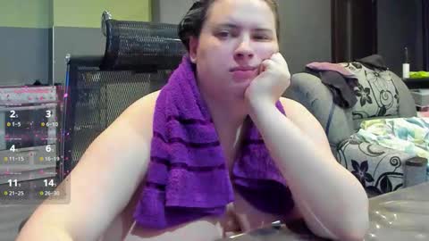 1LINDSEY1 online show from November 9, 2025, 2:04 pm