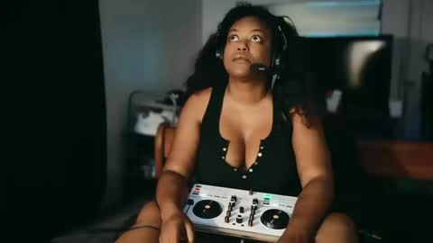 Lillycakes online show from October 10, 2025, 5:28 am