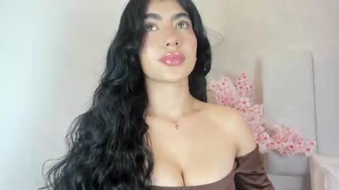 Snapshot of 1m_emily chatting on July 15, 2026, 9:20 pm . online show from July 15, 2026, 9:20 pm