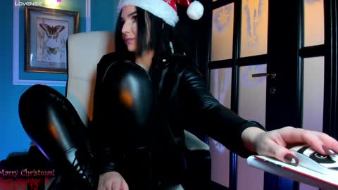 Snapshot of 1munique chatting on December 22, 2024, 10:49 am Moona  online show from December 22, 2024, 10:49 am