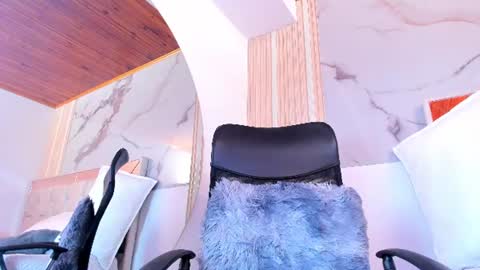 Luisa online show from June 15, 2026, 2:36 am