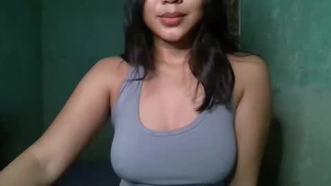 Snapshot of 1smile4u chatting on November 9, 2025, 8:23 am 1smile4u online show from November 9, 2025, 8:23 am