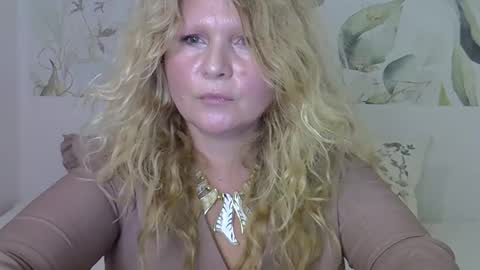 Snapshot of 1sunflower chatting on October 22, 2025, 12:05 pm 1sunflower online show from October 22, 2025, 12:05 pm