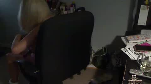 Susan online show from November 21, 2025, 3:38 am