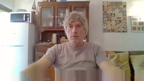 22esserre online show from November 5, 2025, 12:49 pm