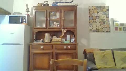 22esserre online show from December 1, 2025, 12:43 pm