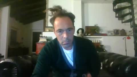 27lv27 online show from September 30, 2025, 9:53 pm