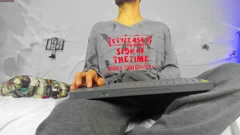 Snapshot of 2_fire chatting on October 24, 2025, 8:38 pm 2_fire online show from October 24, 2025, 8:38 pm