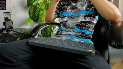 Snapshot of 2_fire chatting on November 1, 2025, 9:17 pm 2_fire online show from November 1, 2025, 9:17 pm