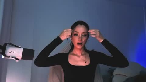 Snapshot of 2b_ chatting on April 6, 2026, 7:48 pm Sasha weekend from 14 to 27 November online show from April 6, 2026, 7:48 pm