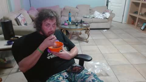 Snapshot of 2dirtyhillbillies chatting on April 4, 2026, 11:46 pm ThrillBilly online show from April 4, 2026, 11:46 pm