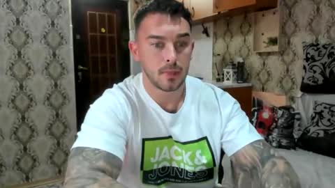 Snapshot of 2sexymuscles chatting on October 17, 2025, 7:38 pm 2sexymuscles online show from October 17, 2025, 7:38 pm