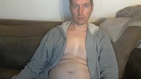 Snapshot of 2small4you83 chatting on March 9, 2026, 10:52 am 2small4you83 online show from March 9, 2026, 10:52 am