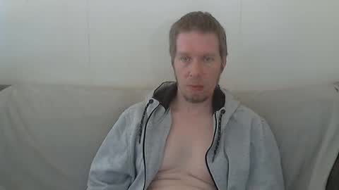 2small4you83 online show from April 27, 2026, 4:05 pm