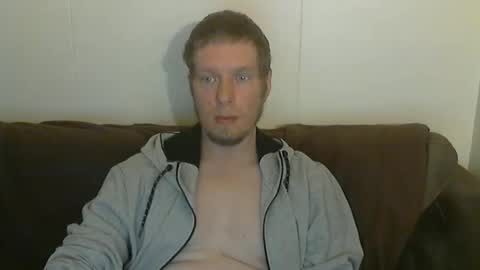 2small4you83 online show from May 4, 2026, 4:58 pm