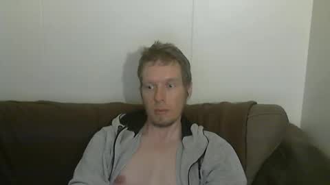 2small4you83 online show from May 5, 2026, 5:04 am