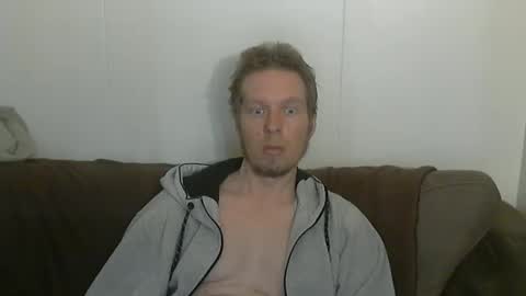 2small4you83 online show from May 5, 2026, 5:10 pm