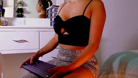 independent model online show from February 11, 2025, 10:04 am