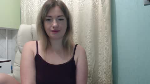 3sweetcandy3 online show from October 27, 2025, 11:31 pm