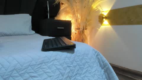 3X NAXAA online show from December 14, 2025, 1:38 pm