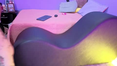 Snapshot of 666sweetandspicy chatting on October 2, 2025, 9:22 pm Lilith Sofi online show from October 2, 2025, 9:22 pm