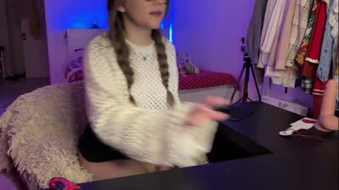    online show from December 5, 2024, 8:00 pm