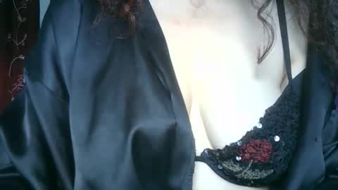 Lilu online show from May 5, 2026, 10:01 am