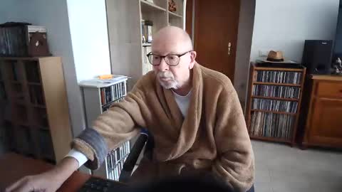  Papi  online show from December 21, 2025, 11:17 am