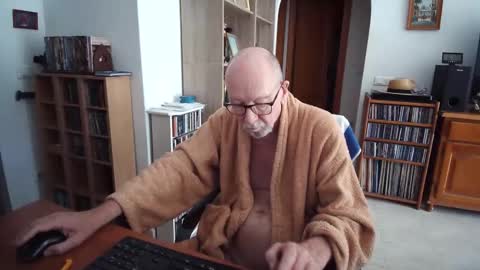 Papi  online show from April 30, 2026, 8:09 am
