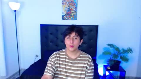 zyan online show from December 1, 2025, 2:44 pm