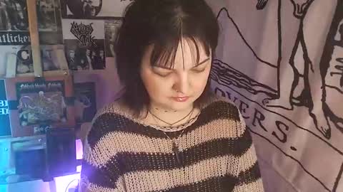 Snapshot of 80s_brat chatting on October 19, 2025, 1:06 am Ivy online show from October 19, 2025, 1:06 am