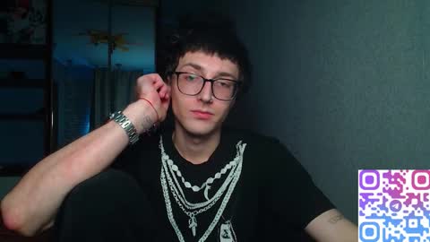 Snapshot of 8_goat chatting on November 23, 2025, 4:12 am Phillip online show from November 23, 2025, 4:12 am