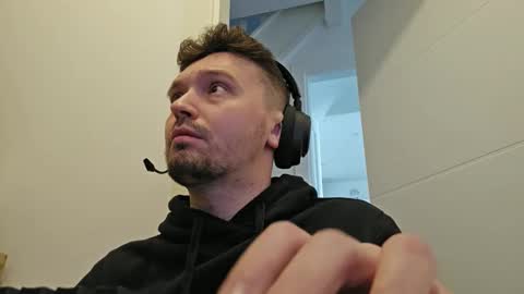 Snapshot of 8inchdude93 chatting on September 16, 2025, 9:43 am 8inchdude93 online show from September 16, 2025, 9:43 am